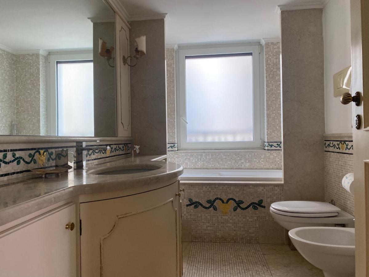 “La Pinta” Elegante Appartamento Al Vomero Napoli Dış mekan fotoğraf