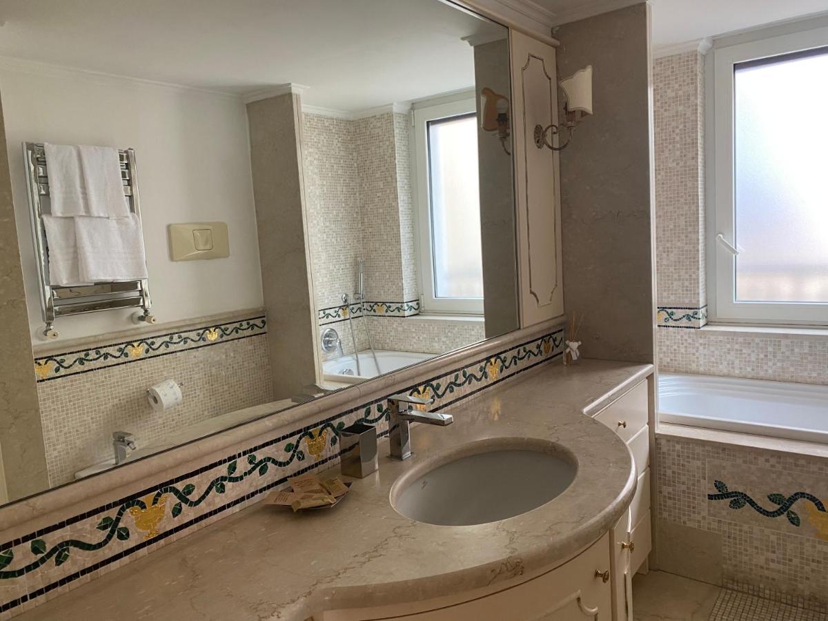 “La Pinta” Elegante Appartamento Al Vomero Napoli Dış mekan fotoğraf