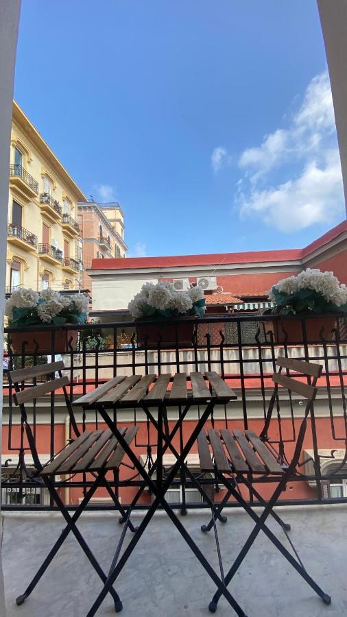 “La Pinta” Elegante Appartamento Al Vomero Napoli Dış mekan fotoğraf